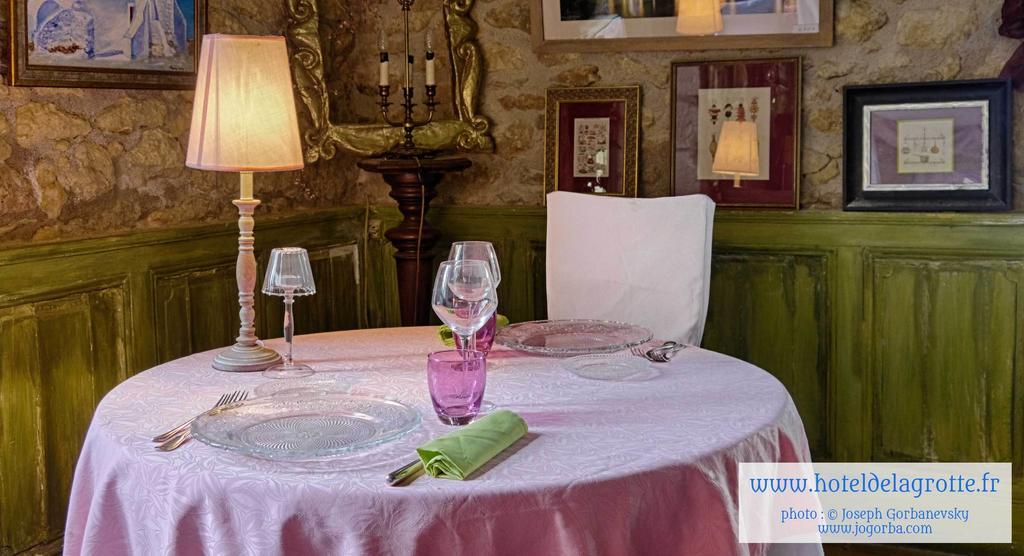 مونتيناك Hotel De La Grotte المظهر الخارجي الصورة