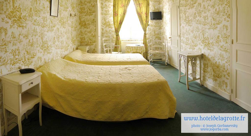 مونتيناك Hotel De La Grotte الغرفة الصورة
